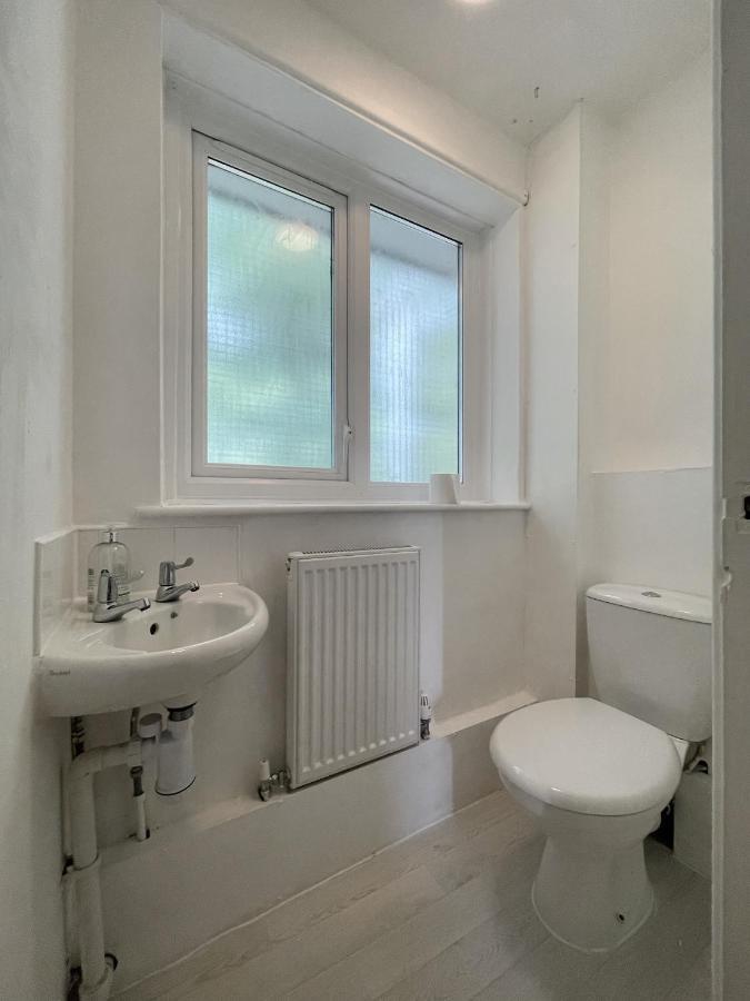 Апартаменты Bright, Warm & Cozy House In Harpurhey Манчестер Экстерьер фото