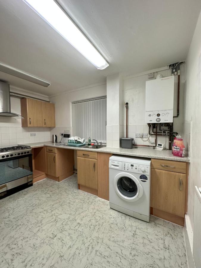 Апартаменты Bright, Warm & Cozy House In Harpurhey Манчестер Экстерьер фото