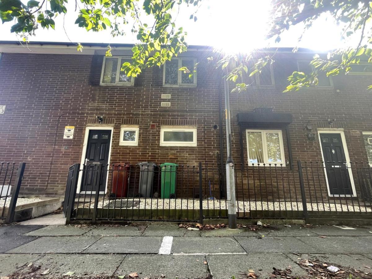 Апартаменты Bright, Warm & Cozy House In Harpurhey Манчестер Экстерьер фото